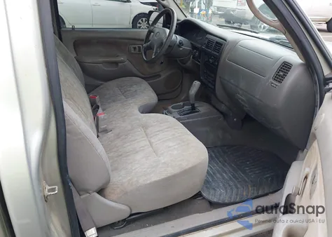 2004 Toyota Tacoma z USA, uszkodzony, nr VIN 5TENL42N04Z424331